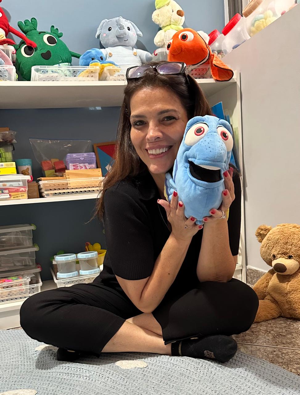 Andréa Peixoto em atendimento lúdico